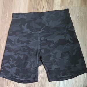 Lululemon align High-Waist Black Camo Women’s Active Shorts